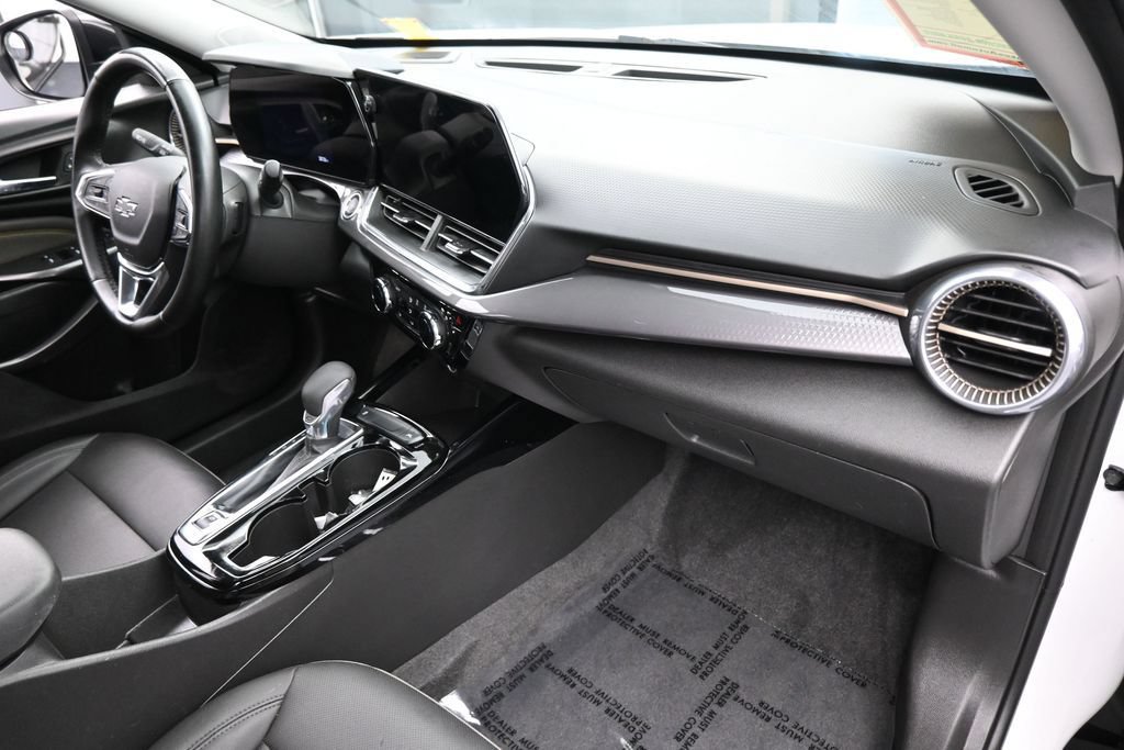 Used 2025 Chevrolet Trax ACTIV FWD image 42