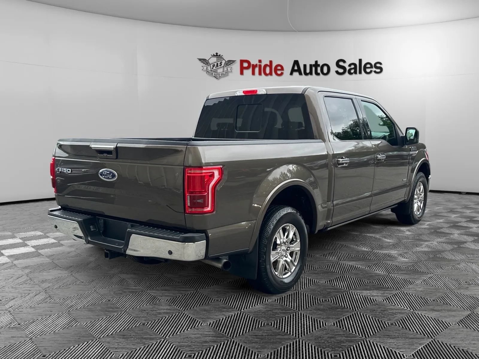 Used 2015 Ford F150 Lariat w/ Equipment Group 502A Luxury AWD/4WD image 5