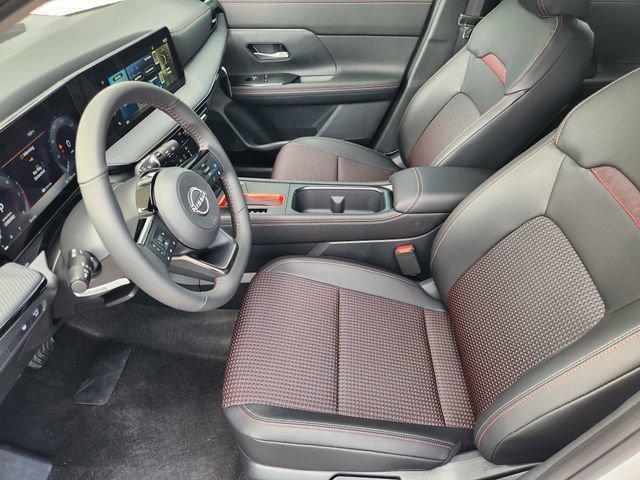 New 2025 Nissan Kicks SR FWD image 9