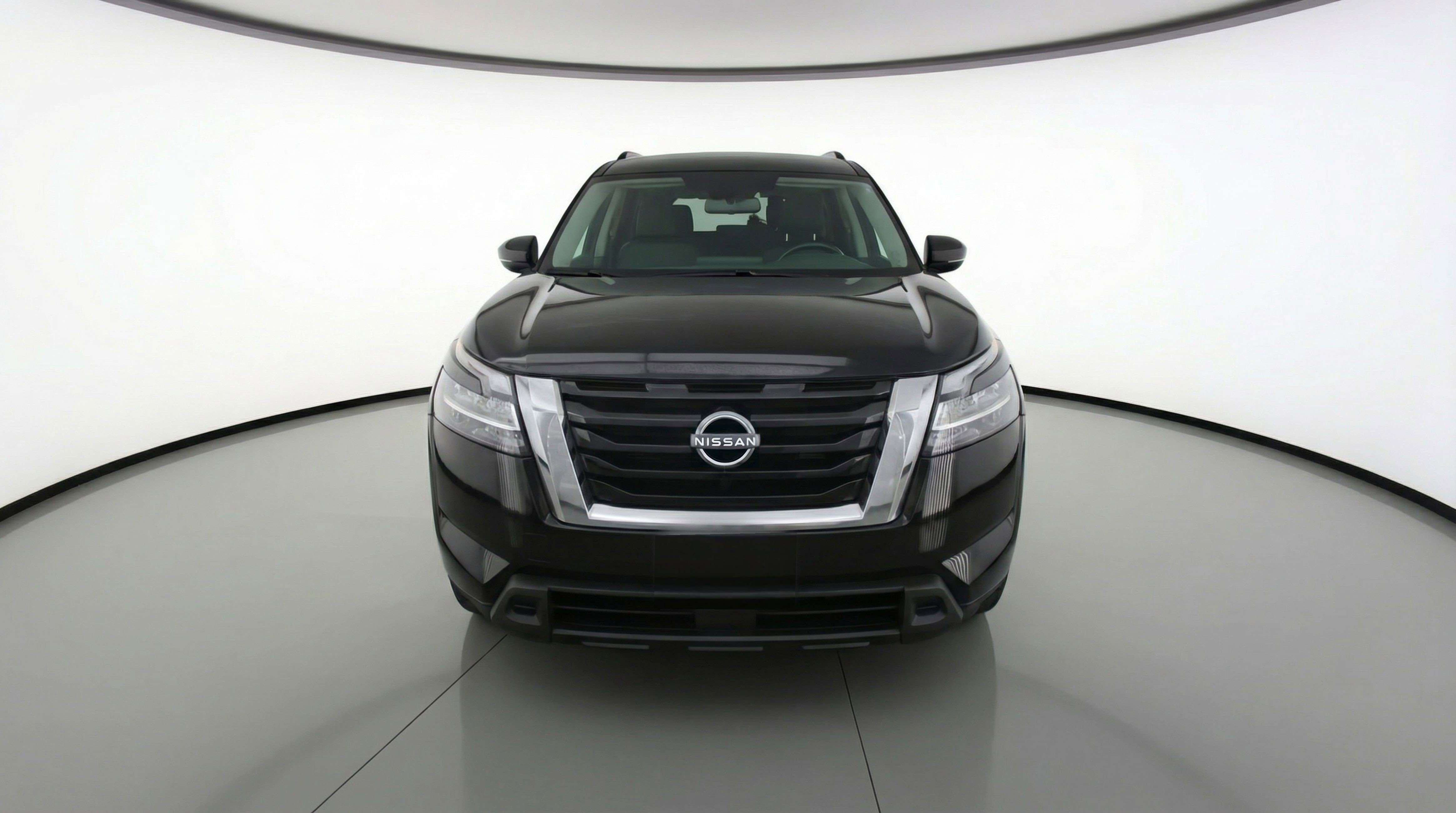 Used 2025 Nissan Pathfinder SV image 2