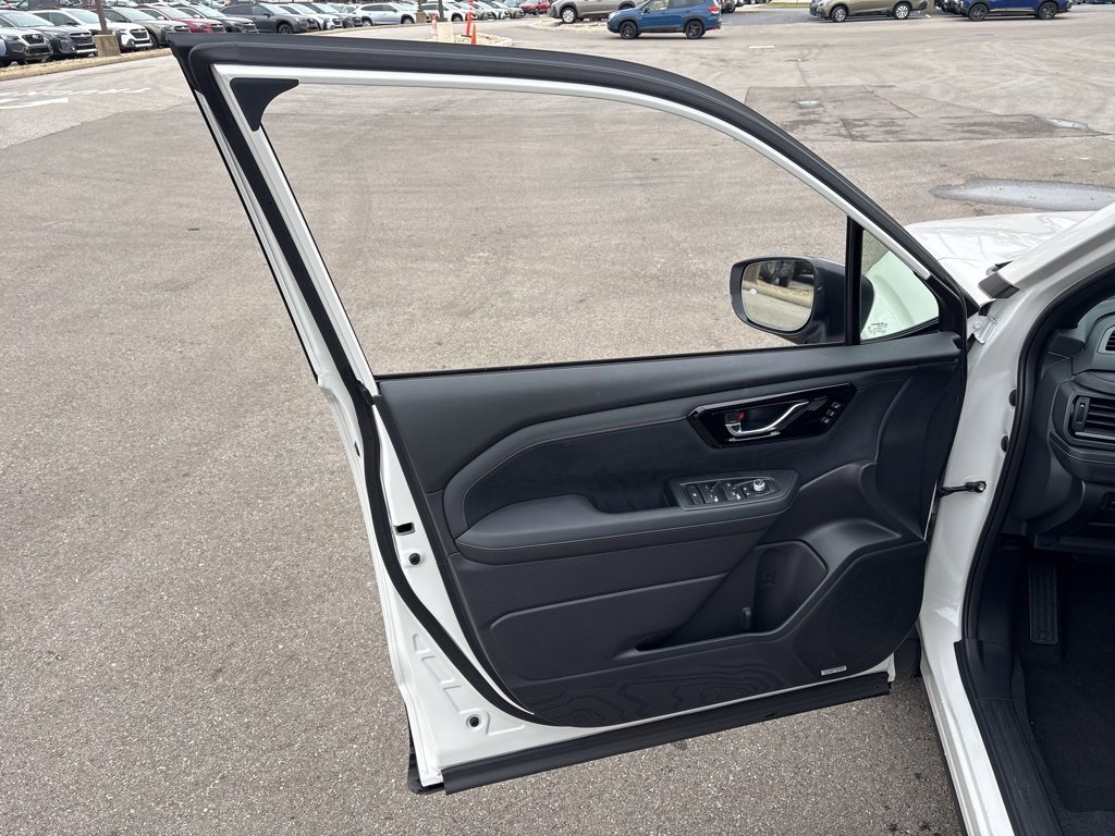 New 2025 Subaru Forester Touring image 19