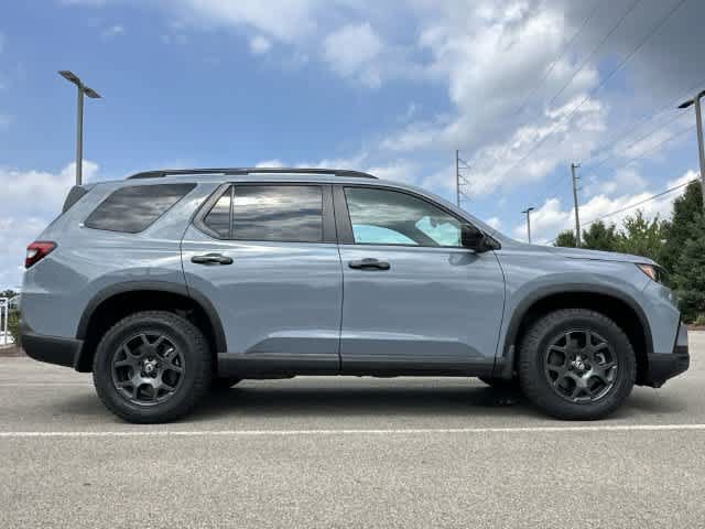 Used 2023 Honda Pilot TrailSport image 3