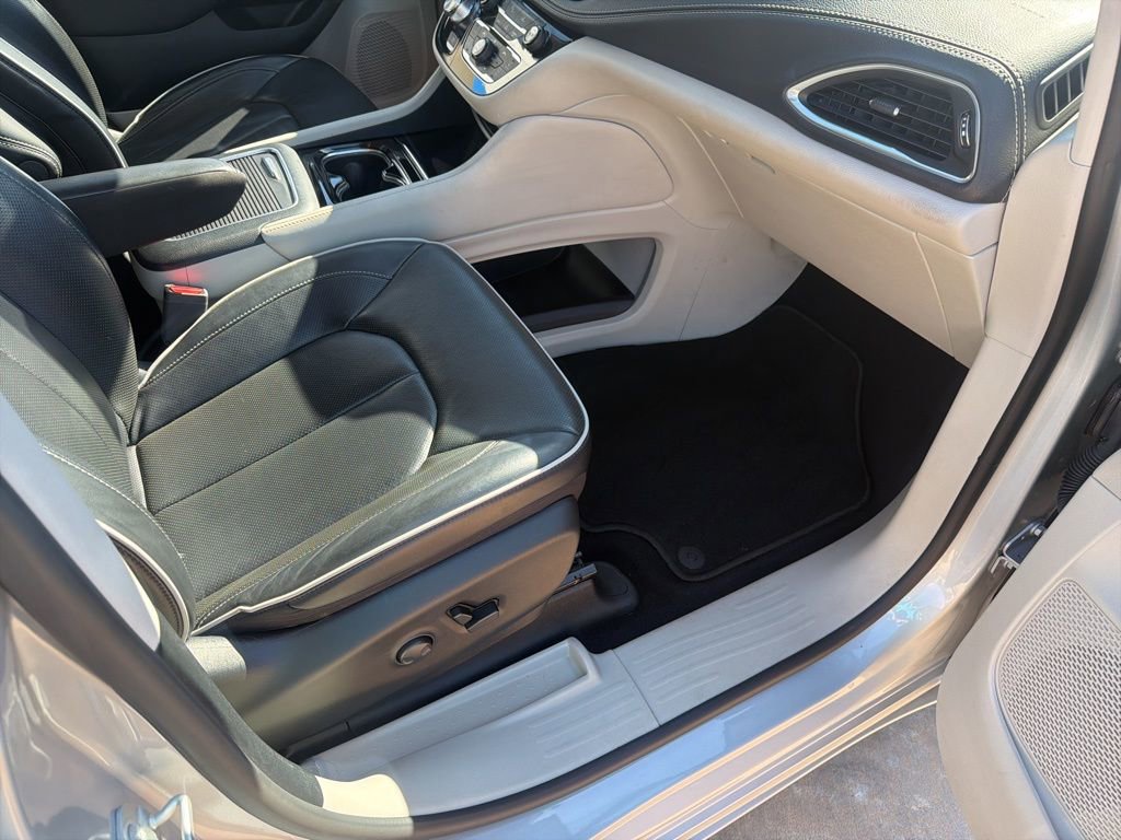 Used 2024 Chrysler Pacifica Limited image 28