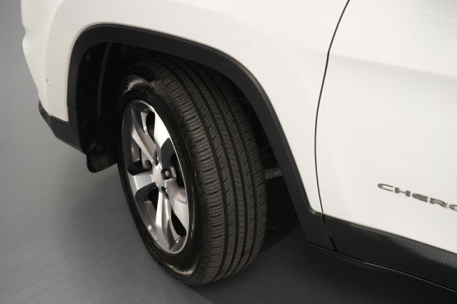 Used 2019 Jeep Cherokee Limited w/ Luxury Group AWD/4WD image 56