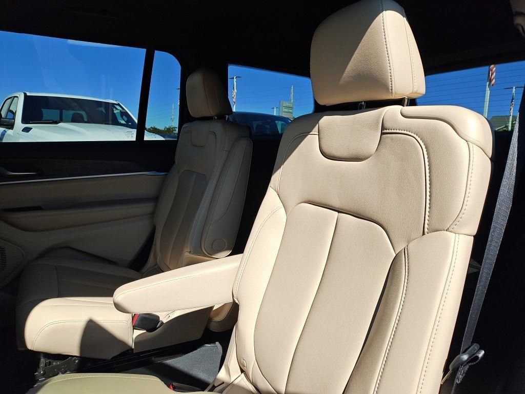 Used 2023 Jeep Grand Cherokee L Limited AWD/4WD image 30