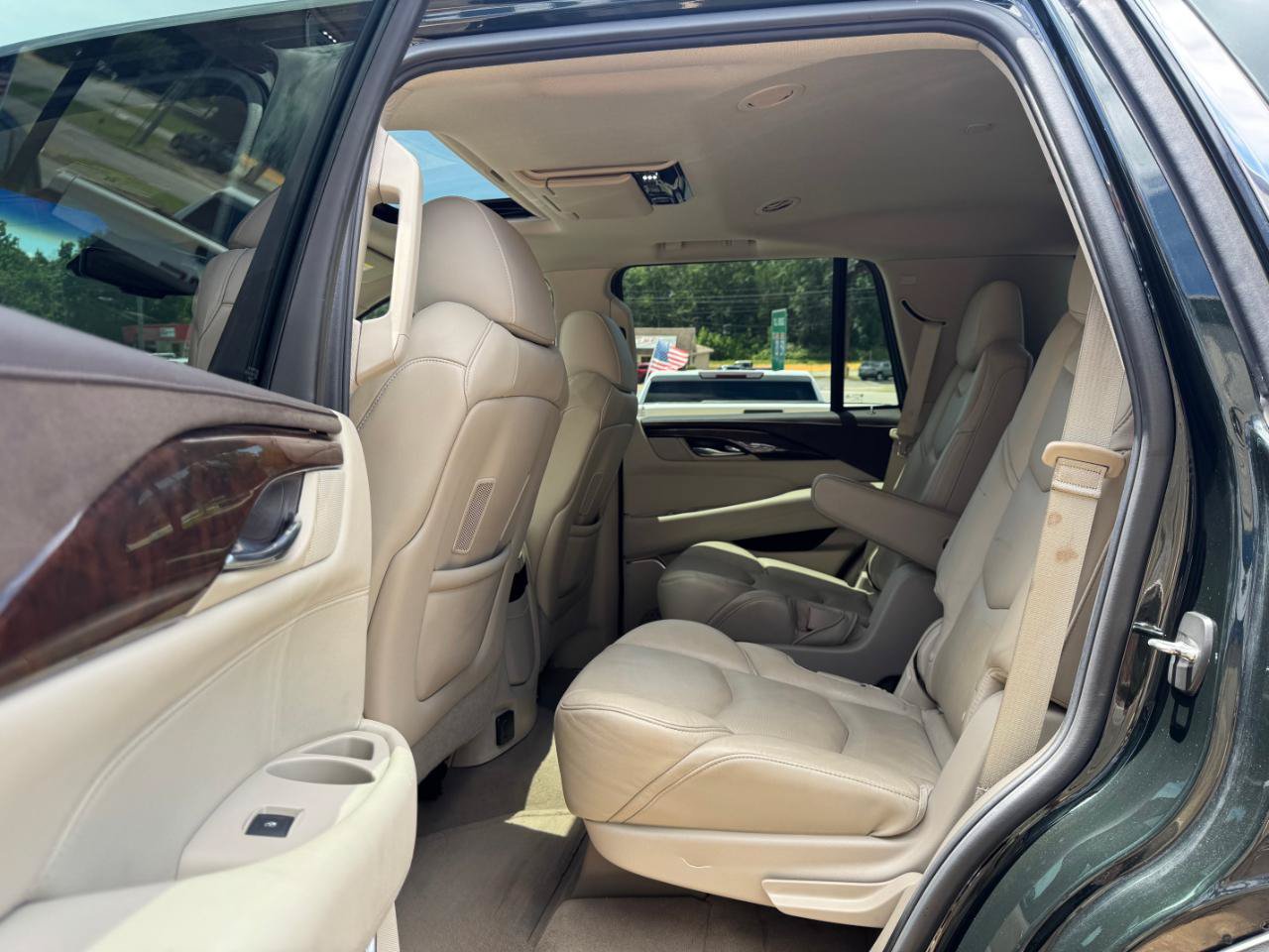 Used 2016 Cadillac Escalade Luxury AWD/4WD image 12