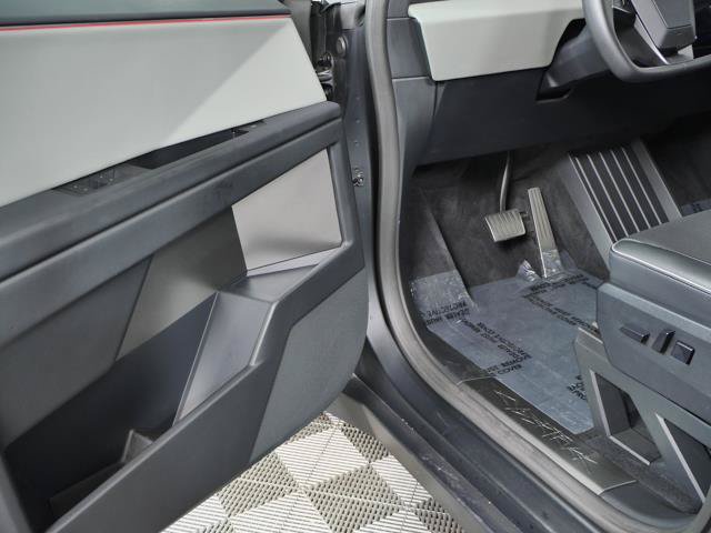 Used 2025 Tesla Cybertruck AWD Crew Cab image 15