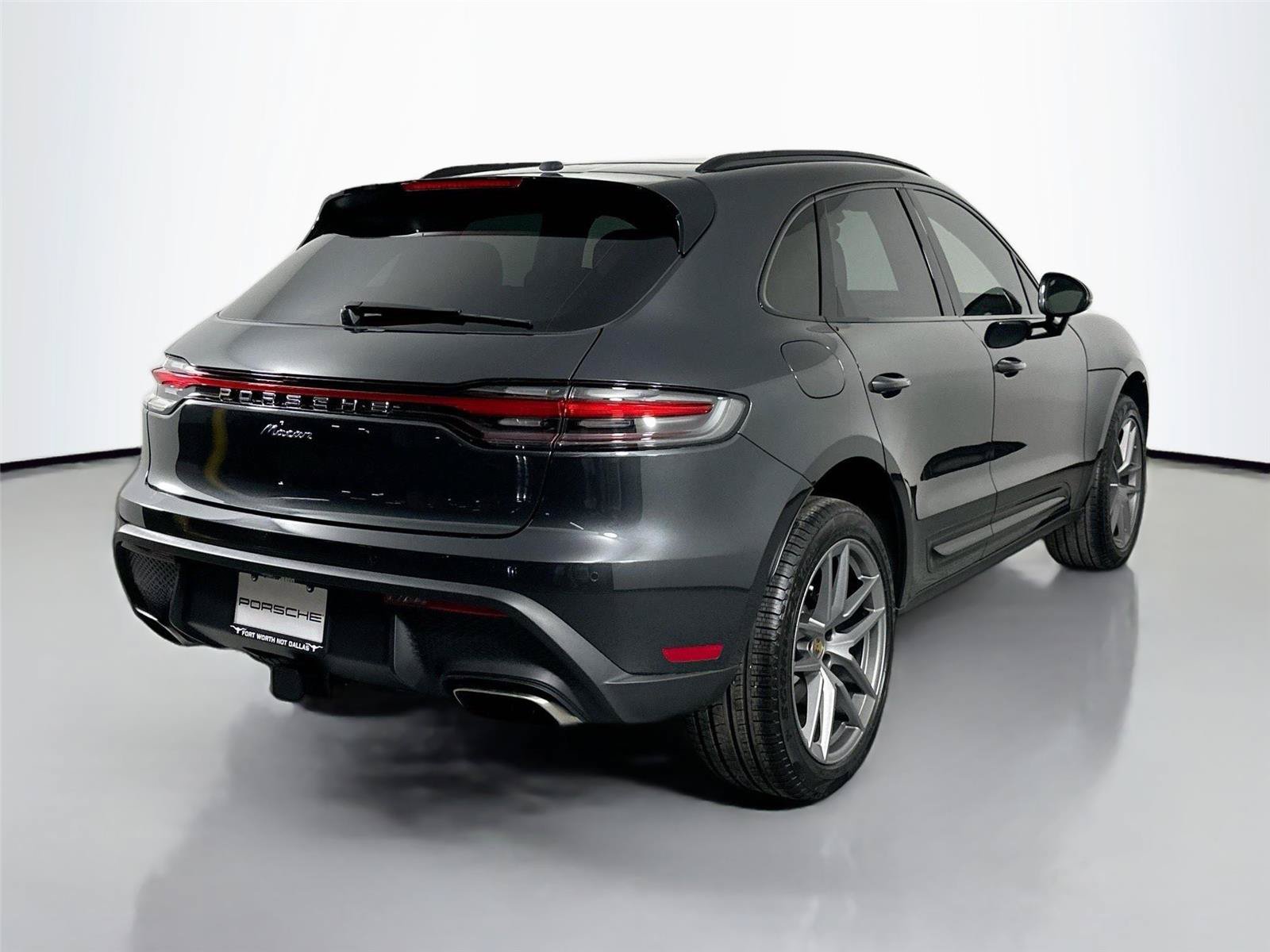 Certified 2025 Porsche Macan AWD/4WD image 7