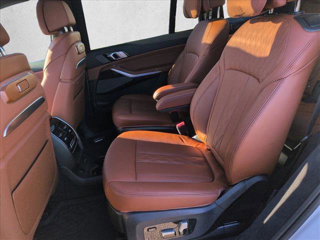 Used 2025 BMW X7 M60i image 21