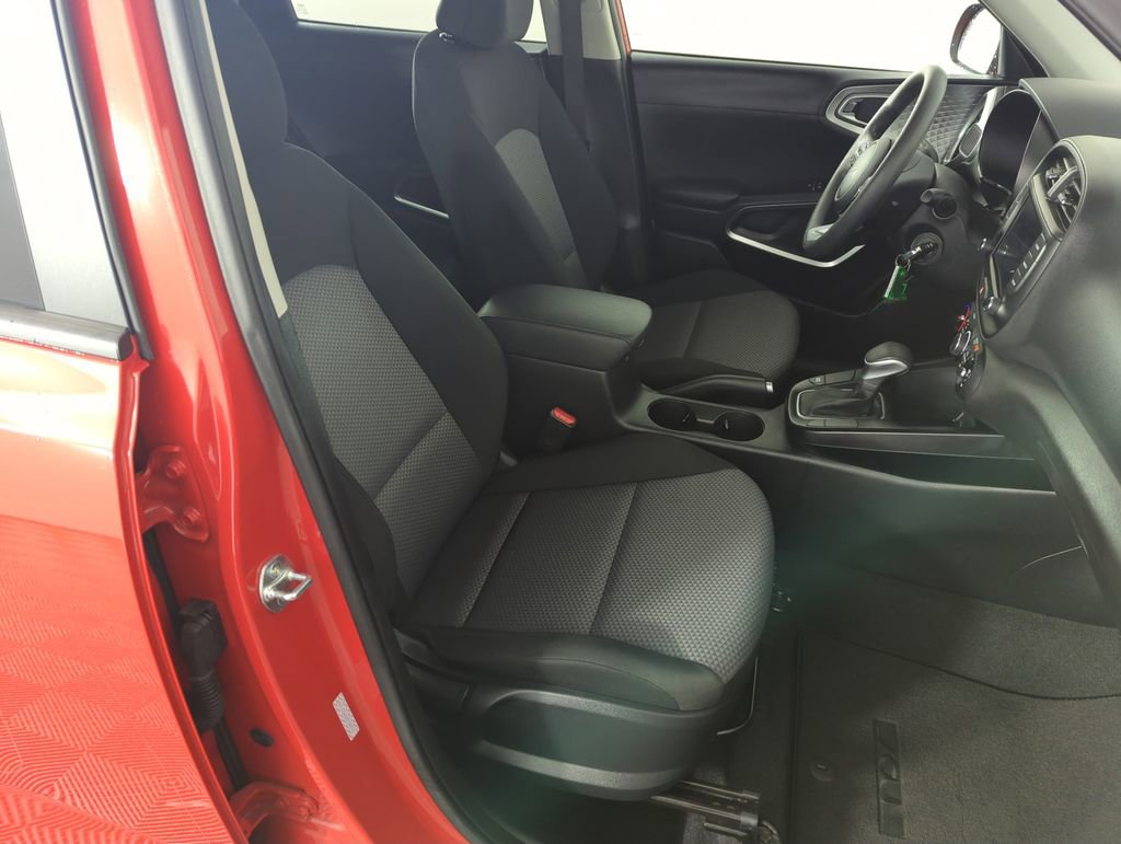 Used 2025 Kia Soul LX w/ LX Technology Package image 35