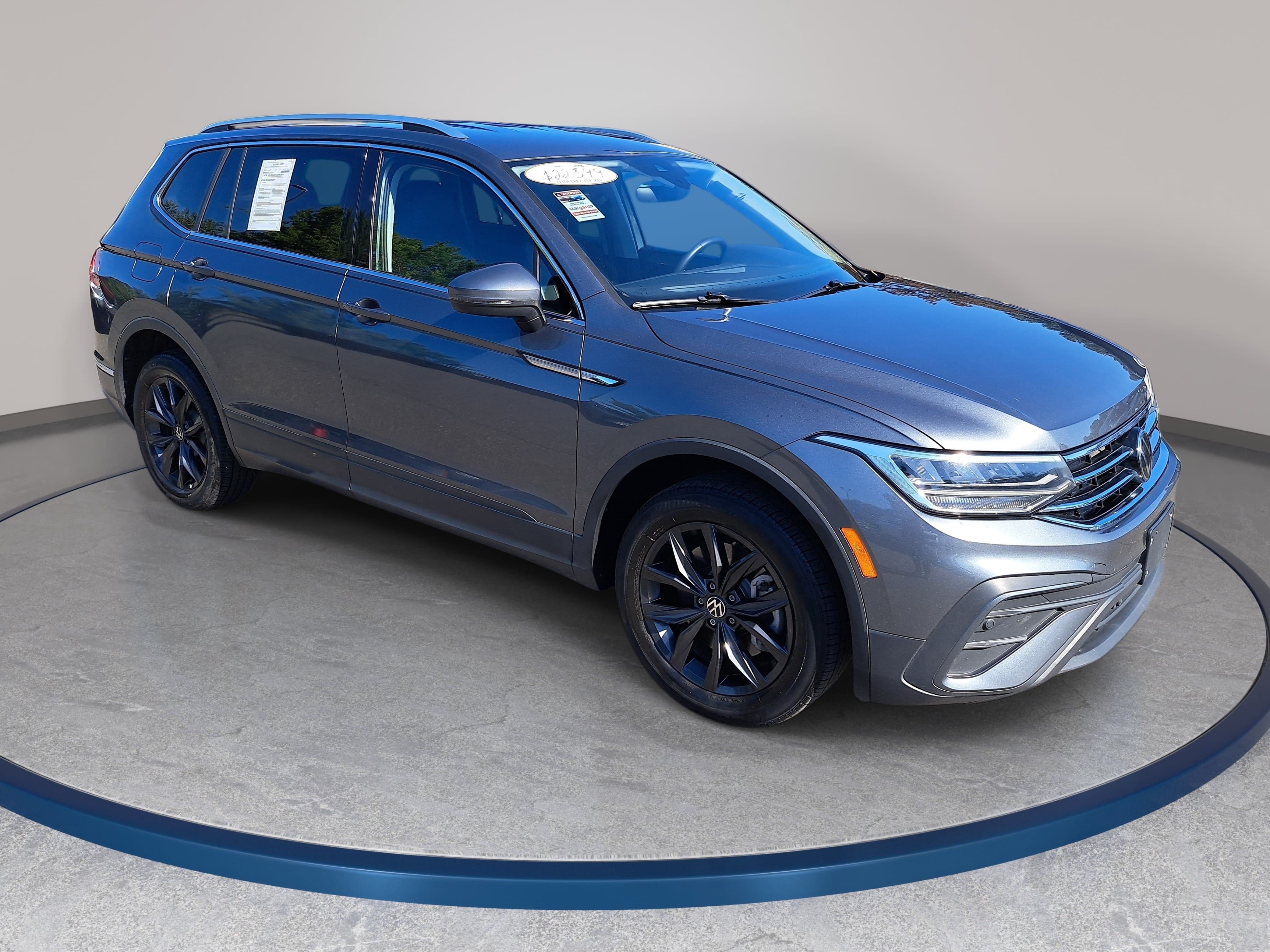 Used 2024 Volkswagen Tiguan SE FWD image 3