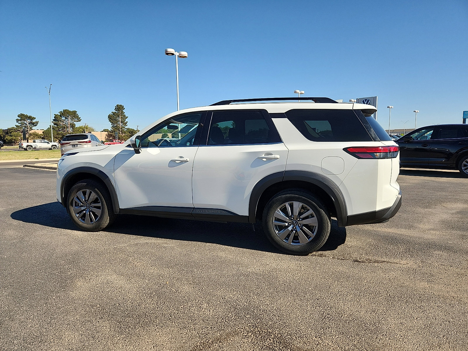 Used 2025 Nissan Pathfinder SV image 4