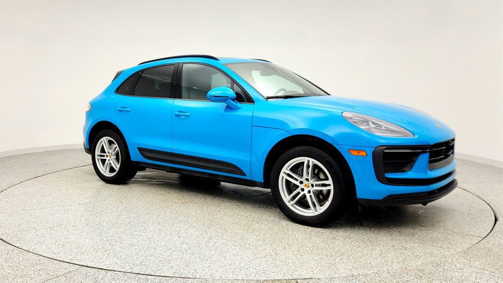 Used 2022 Porsche Macan w/ Premium Package Plus image 3