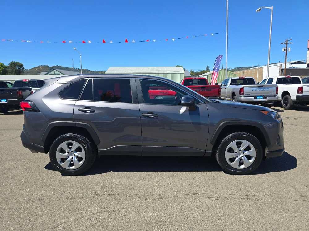 Used 2022 Toyota RAV4 LE AWD/4WD image 6