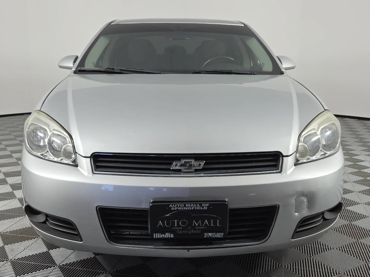 Used 2011 Chevrolet Impala LT FWD image 2