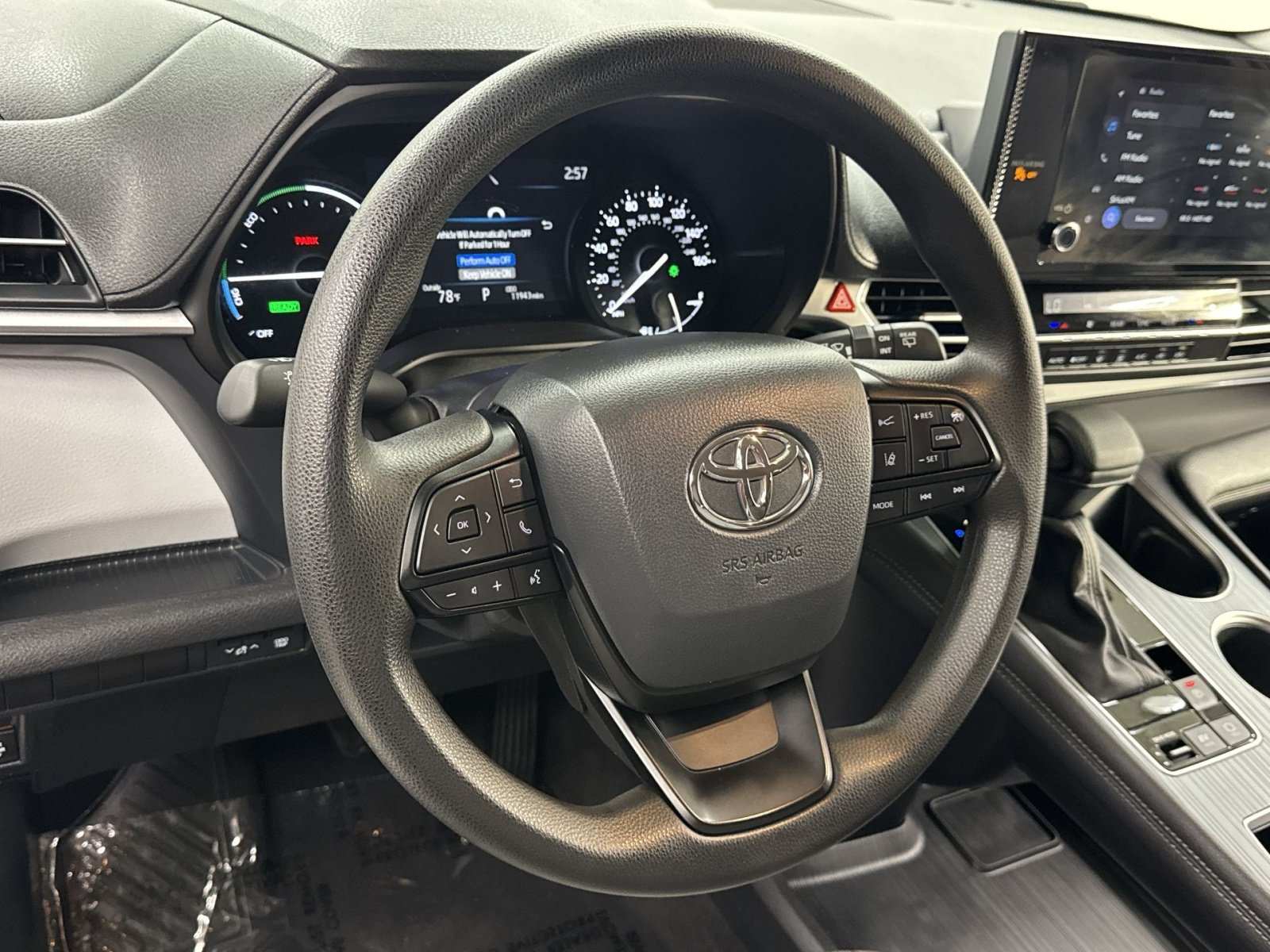 Used 2025 Toyota Sienna LE AWD/4WD image 28