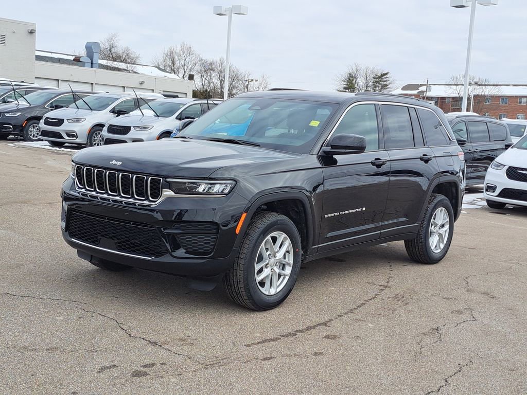New 2026 Jeep Grand Cherokee Laredo image 2