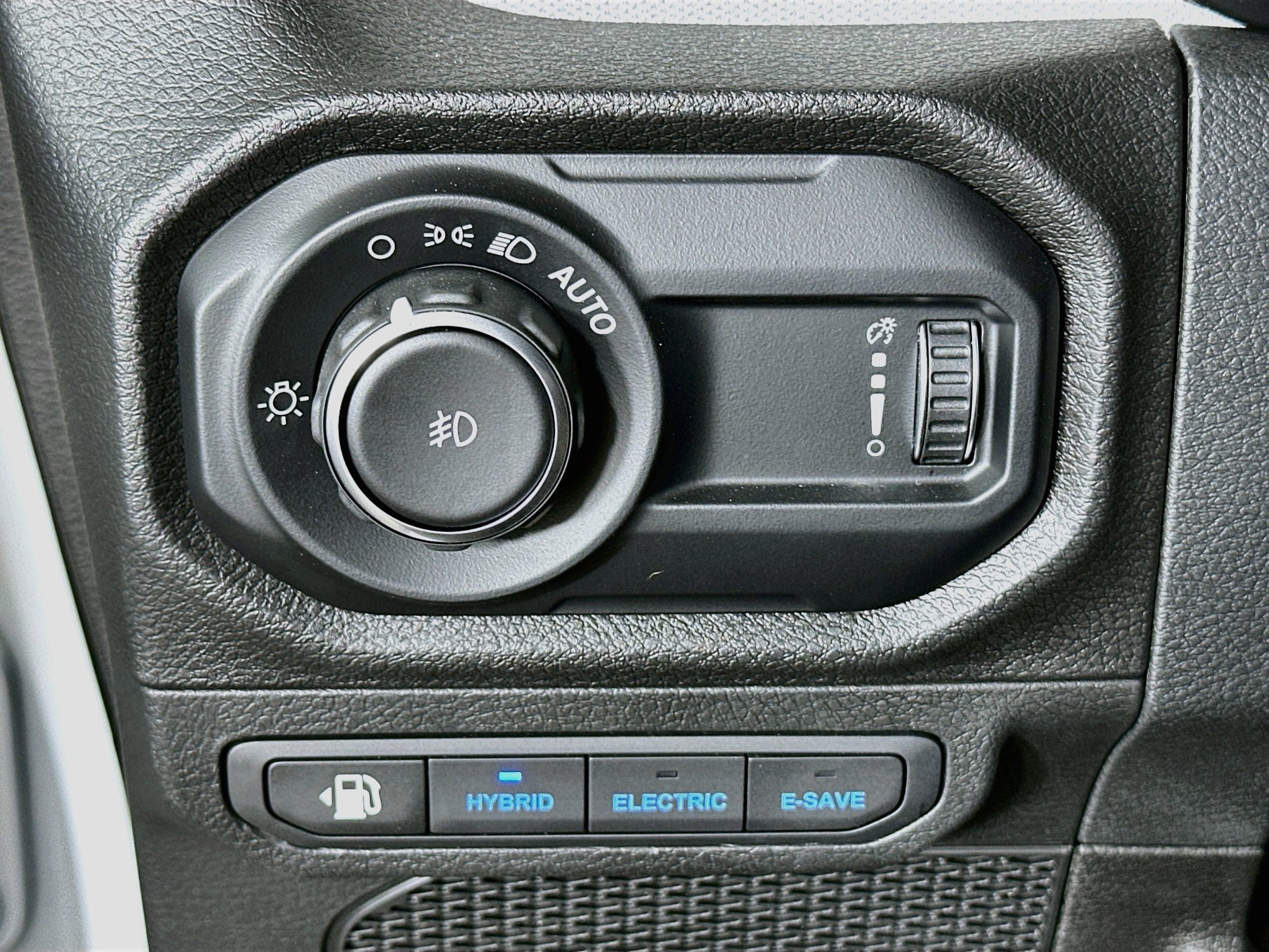 Used 2024 Jeep Wrangler Unlimited w/ Convenience Group AWD/4WD image 17