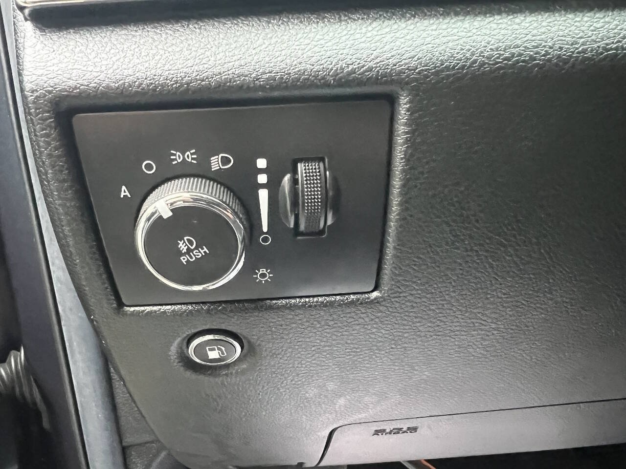Used 2014 Jeep Grand Cherokee Limited AWD/4WD image 22