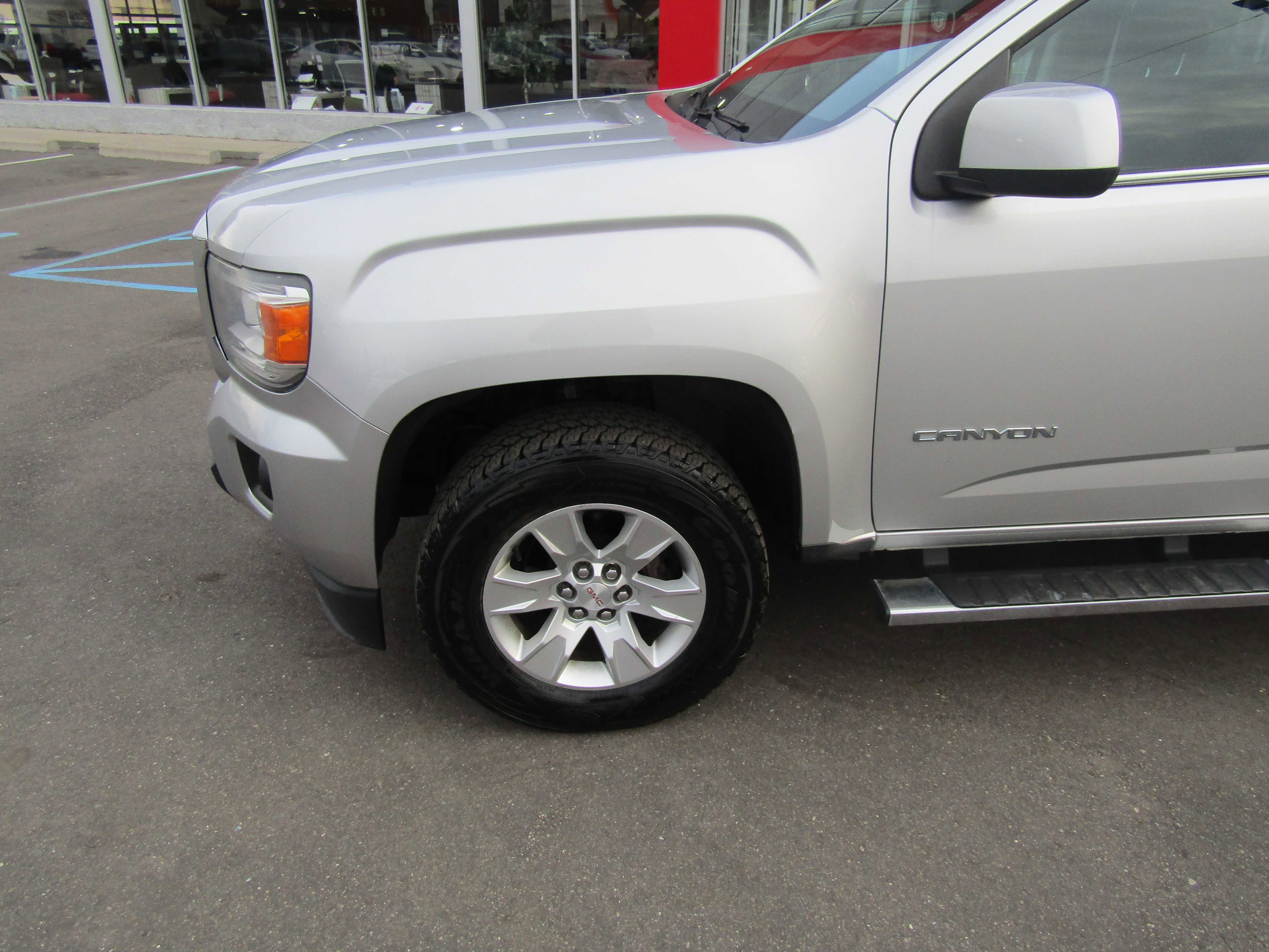 Used 2017 GMC Canyon SLE image 17