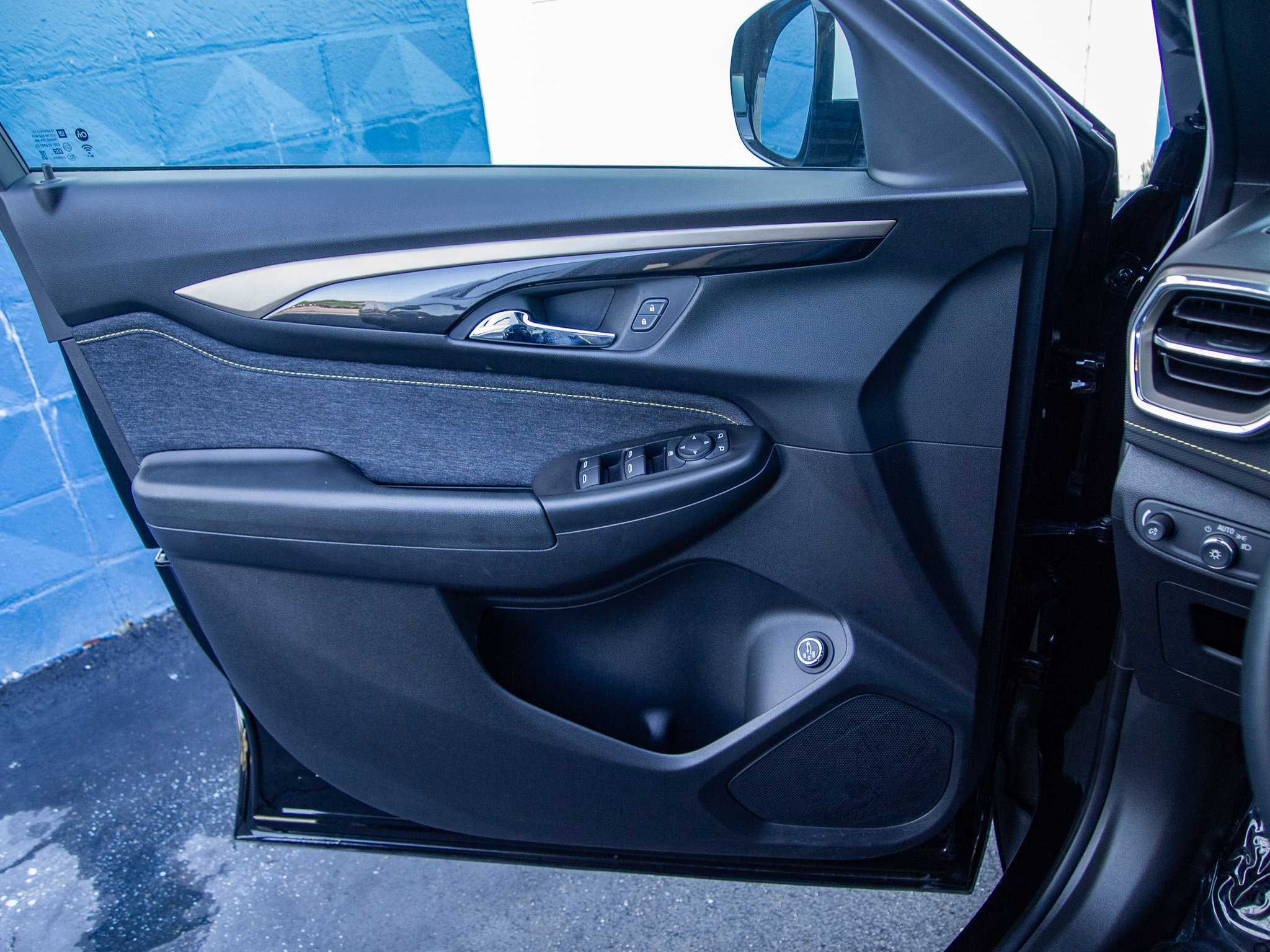 New 2025 Chevrolet TrailBlazer ACTIV w/ Convenience Package FWD image 11