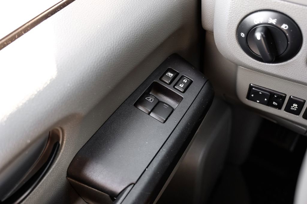 Used 2019 Nissan NV 2500 S image 35