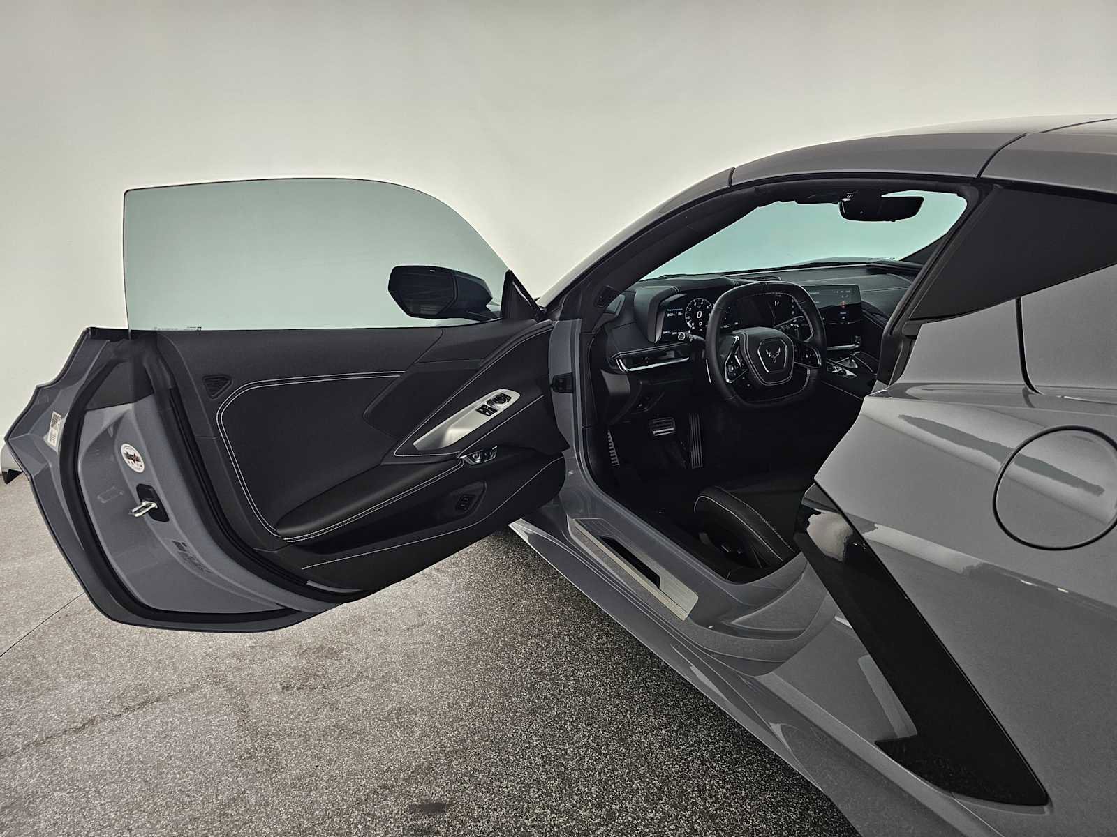 Used 2025 Chevrolet Corvette Stingray Coupe w/ 1LT RWD image 15