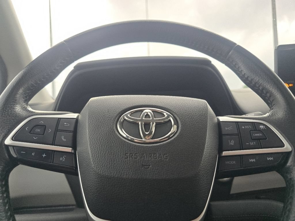 Certified 2024 Toyota Sienna XLE FWD image 26