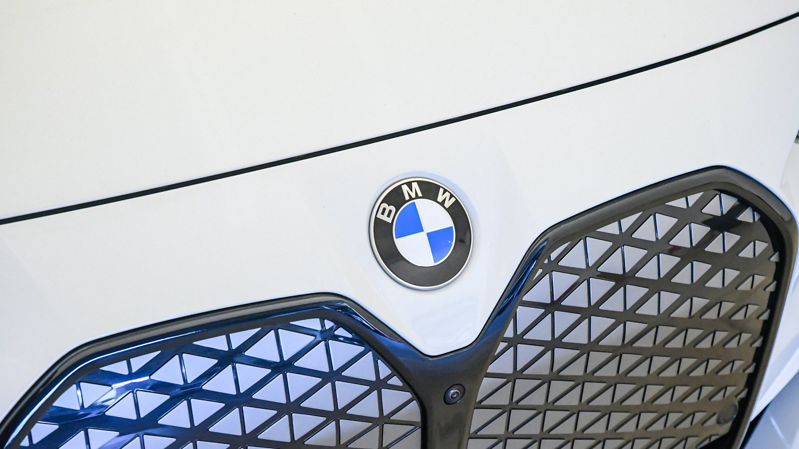 Used 2026 BMW i4 eDrive40 w/ M Sport Package RWD image 8