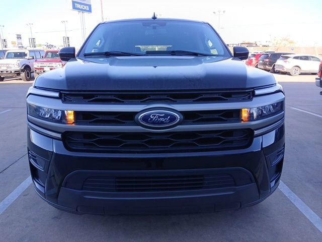 Used 2024 Ford Expedition Max XLT image 3
