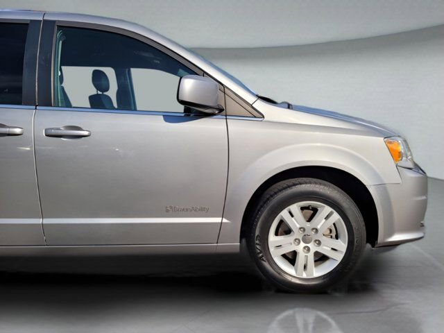 Used 2018 Dodge Grand Caravan SXT image 36