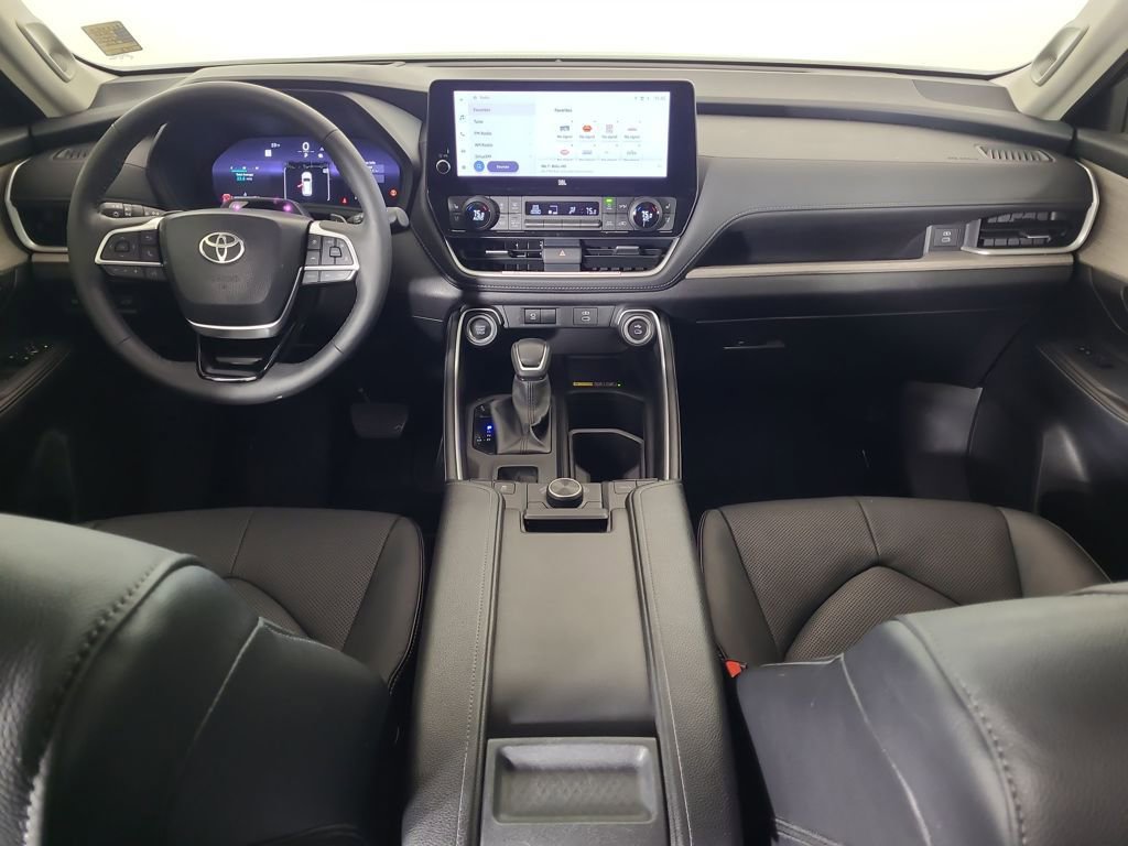 Used 2025 Toyota Grand Highlander AWD image 26