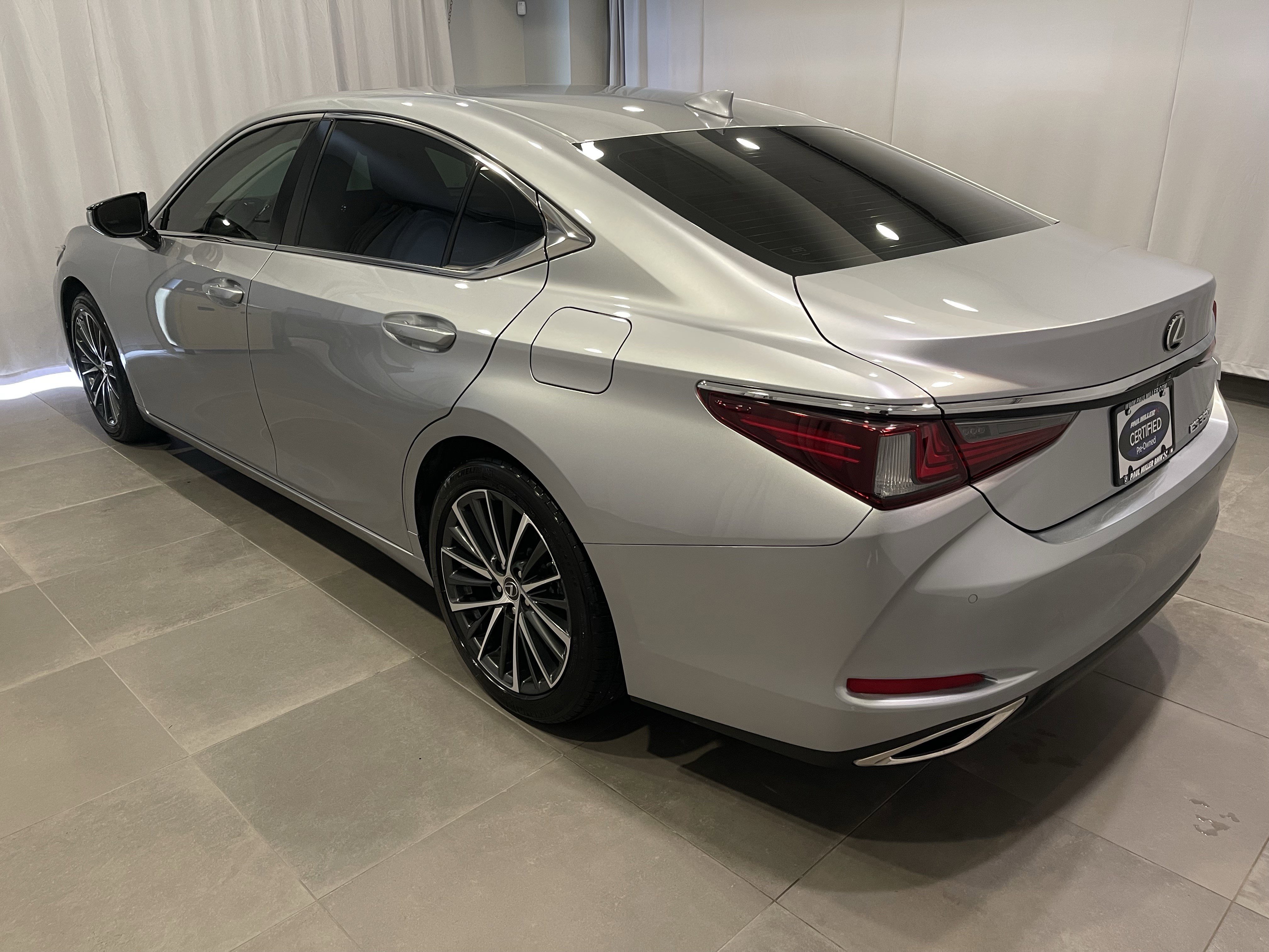 Used 2022 Lexus ES 350 w/ Premium Package image 4