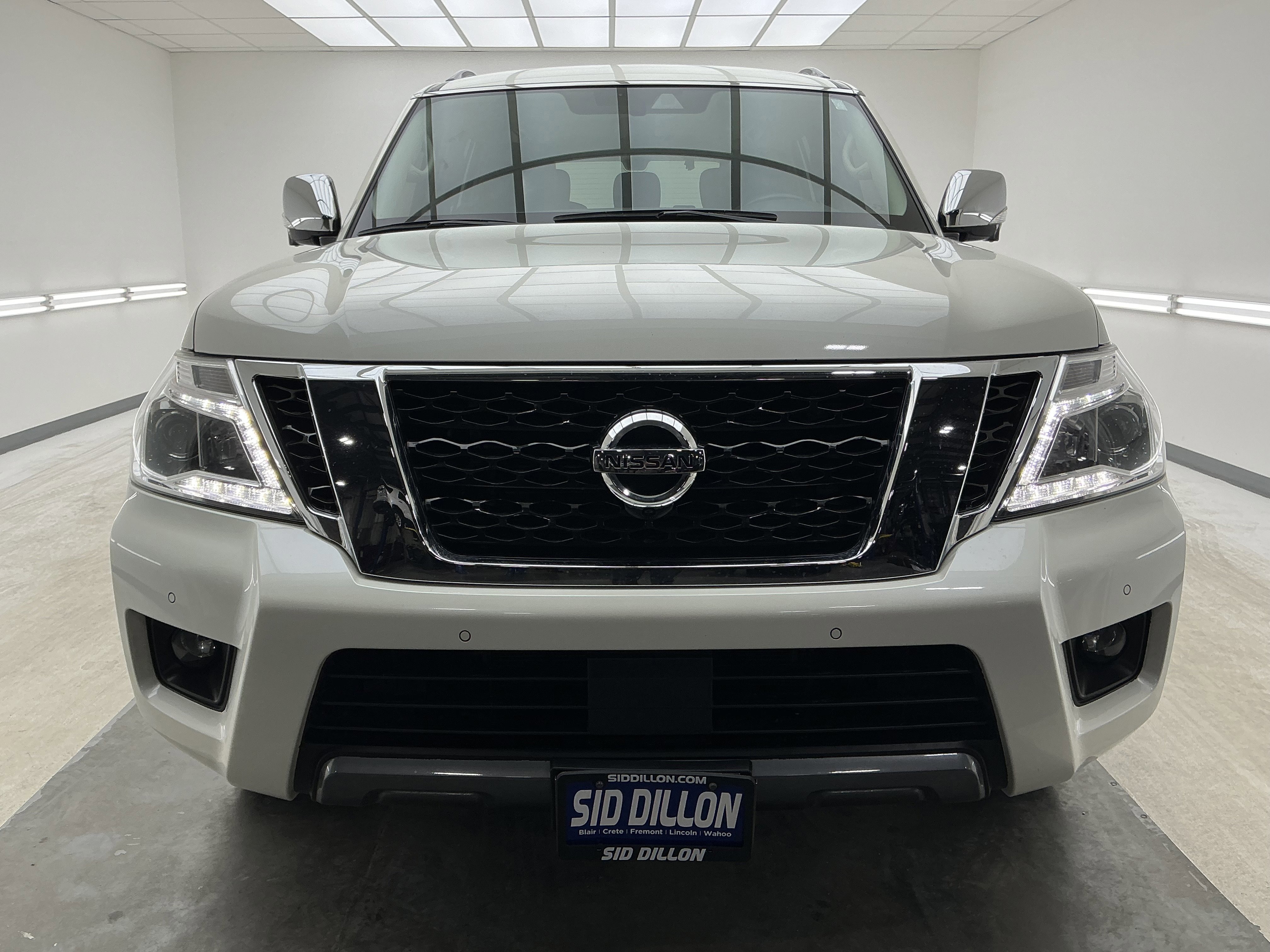 Used 2019 Nissan Armada Platinum w/ Interior Lighting Package image 2