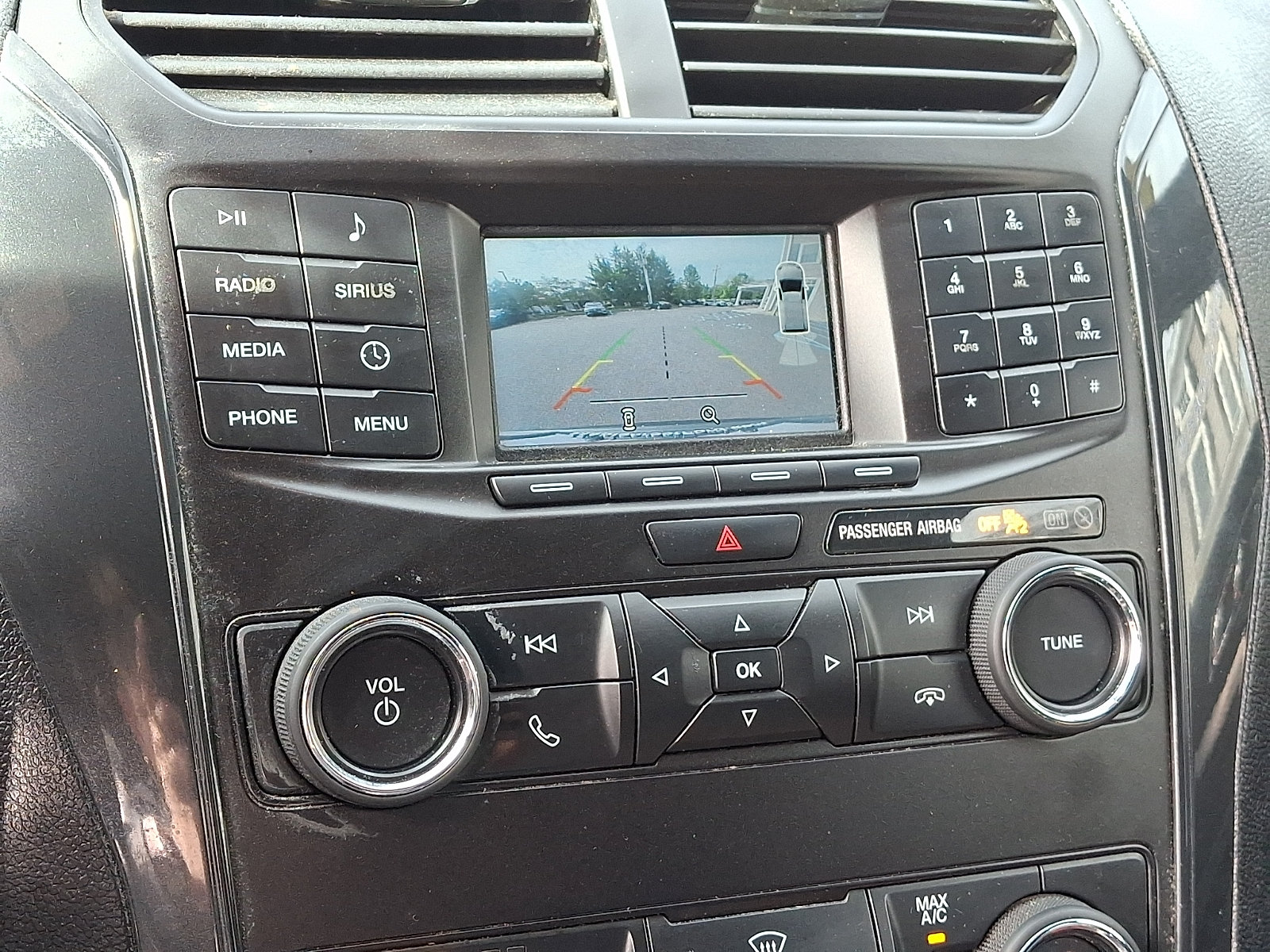 Used 2019 Ford Explorer XLT AWD/4WD image 19