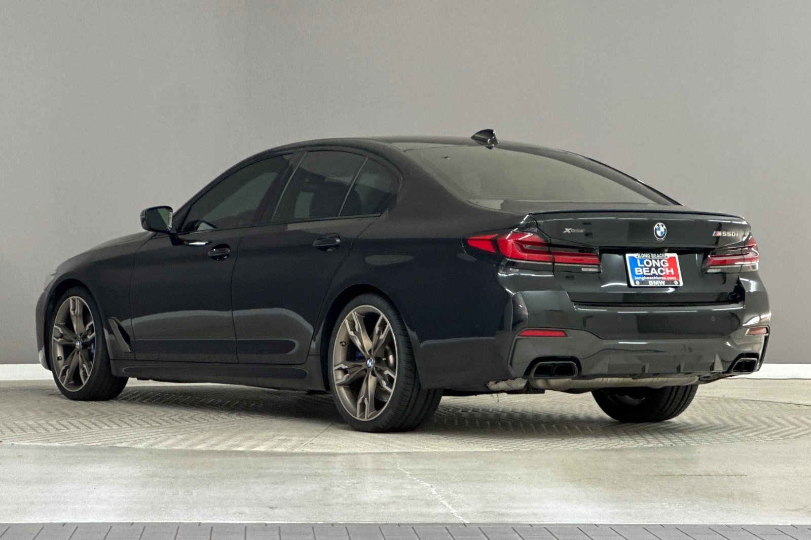 Certified 2023 BMW M550i xDrive AWD/4WD image 3