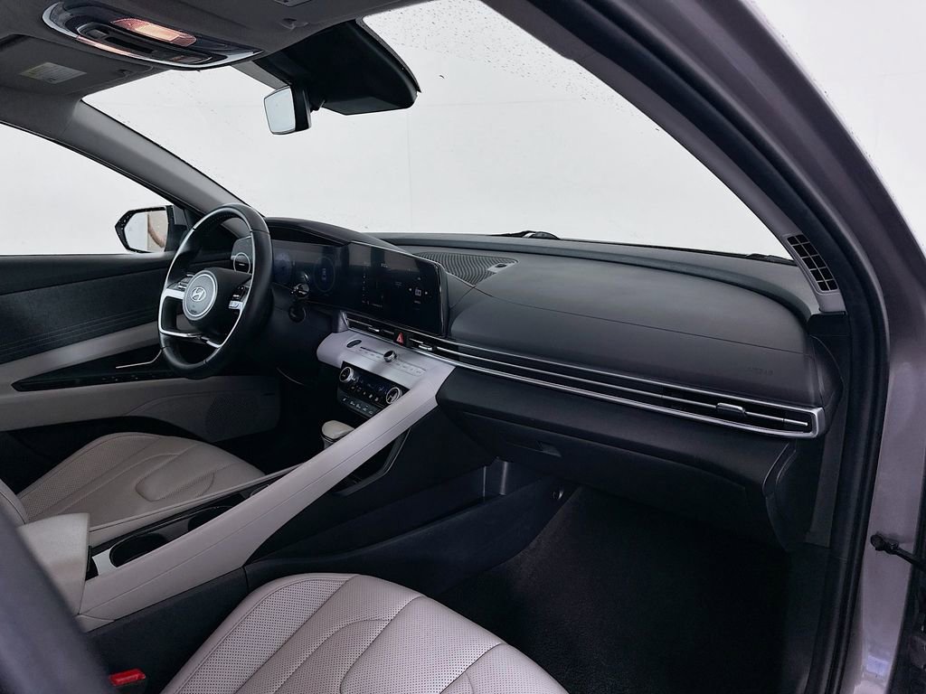 Certified 2024 Hyundai Elantra Limited image 30
