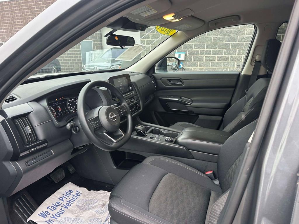 Used 2024 Nissan Pathfinder S AWD/4WD image 15