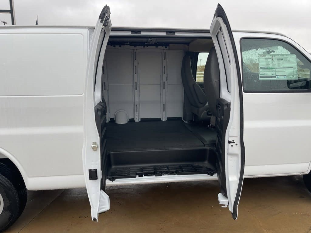 New 2025 GMC Savana 3500 Extended w/ Driver Convenience Package image 25