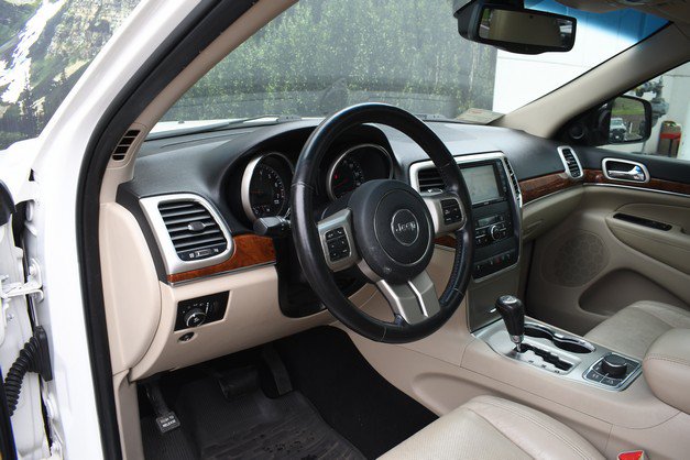 Used 2012 Jeep Grand Cherokee Limited w/ Luxury Group II AWD/4WD image 14