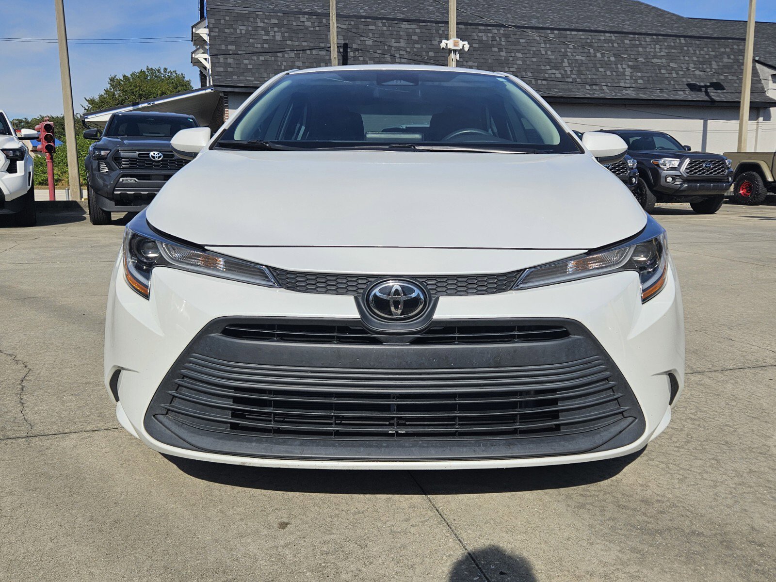 Used 2023 Toyota Corolla LE image 2