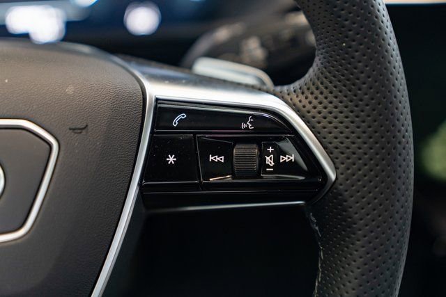Used 2022 Audi e-tron S Prestige AWD/4WD image 26
