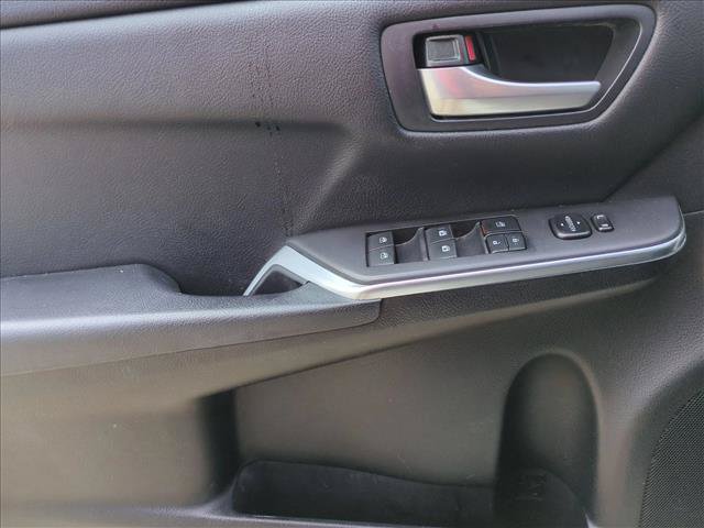 Used 2016 Toyota Camry SE w/ Moonroof Package FWD image 11