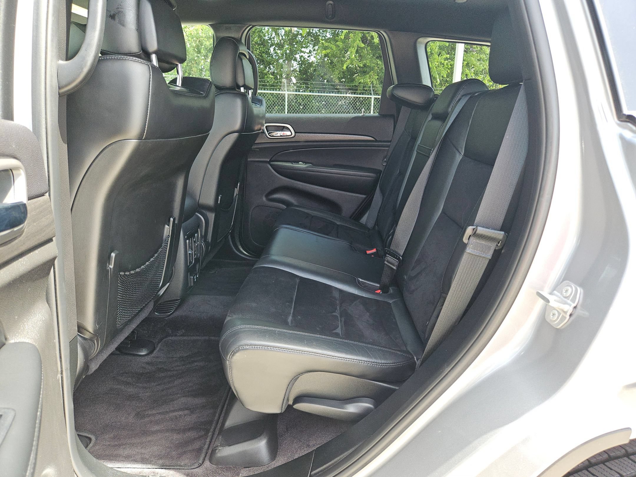 Used 2018 Jeep Grand Cherokee Altitude RWD image 14