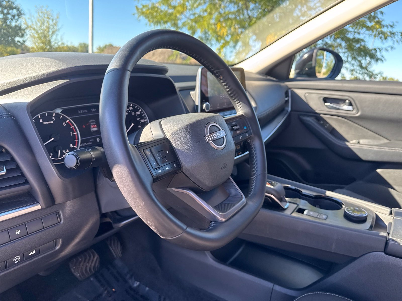 Used 2025 Nissan Rogue SV AWD/4WD image 16