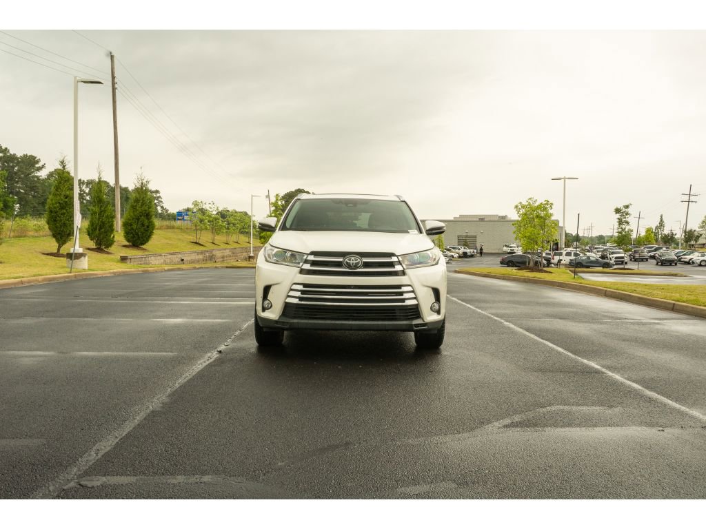 Used 2017 Toyota Highlander Limited Platinum AWD/4WD image 2