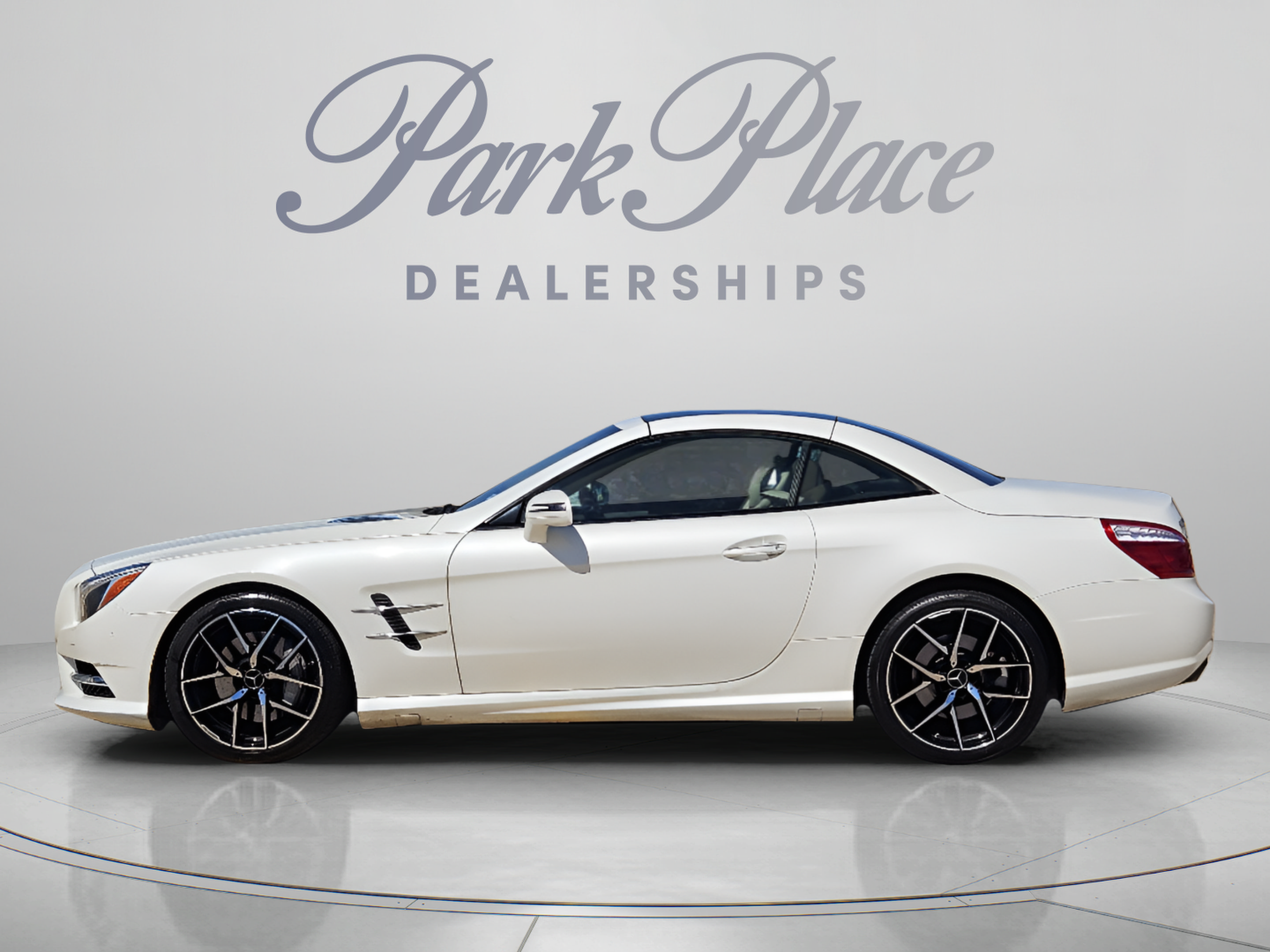 Used 2013 Mercedes-Benz SL 550 image 2