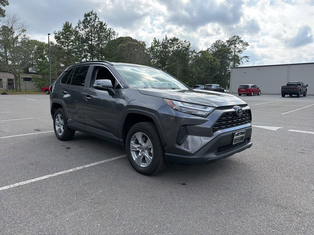 Used 2025 Toyota RAV4 XLE AWD/4WD image 6