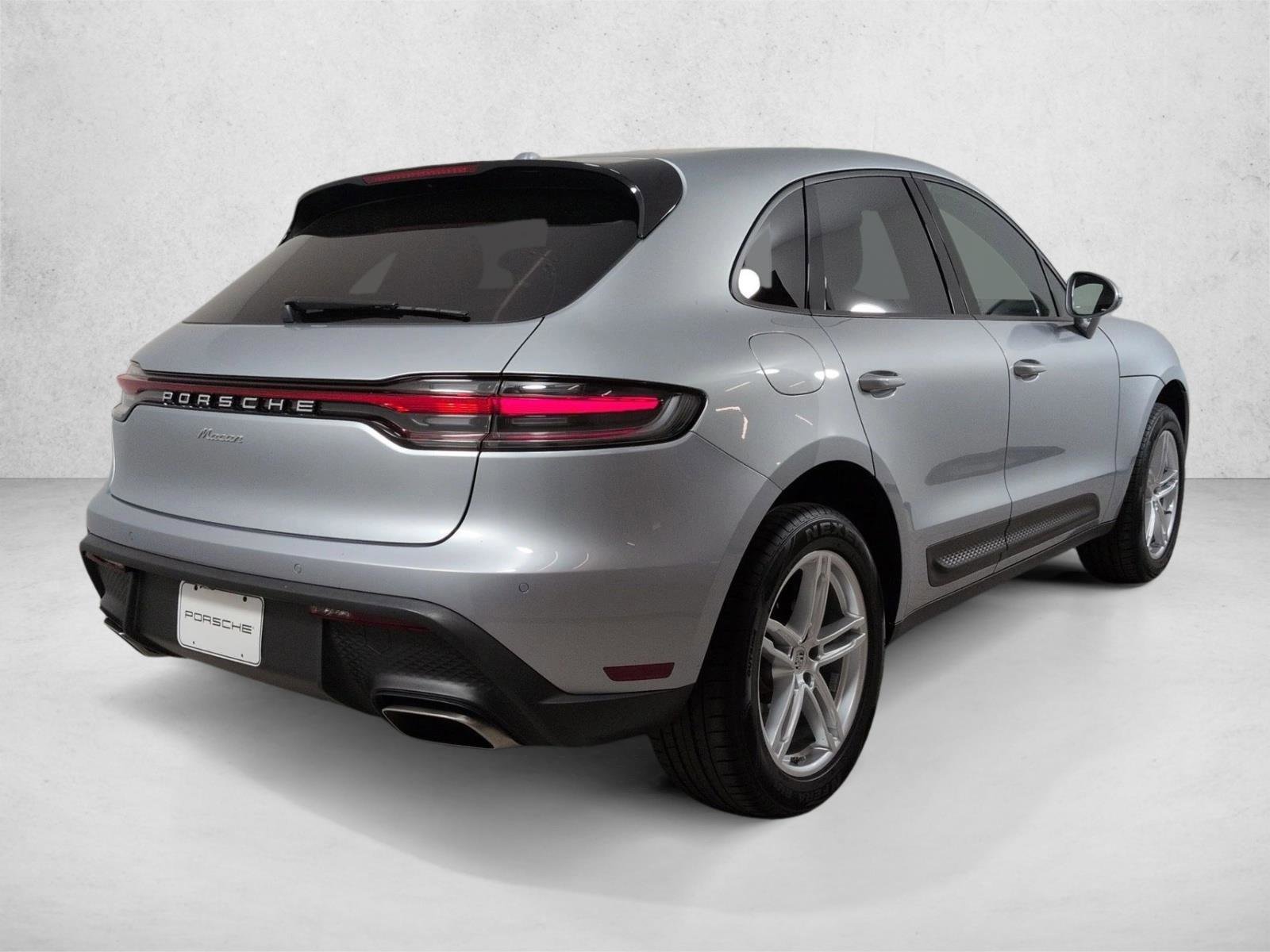 Certified 2025 Porsche Macan AWD/4WD image 9