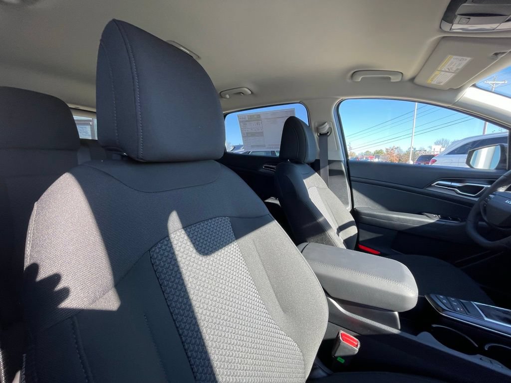 New 2026 Kia Sportage LX w/ LX Convenience Package FWD image 30